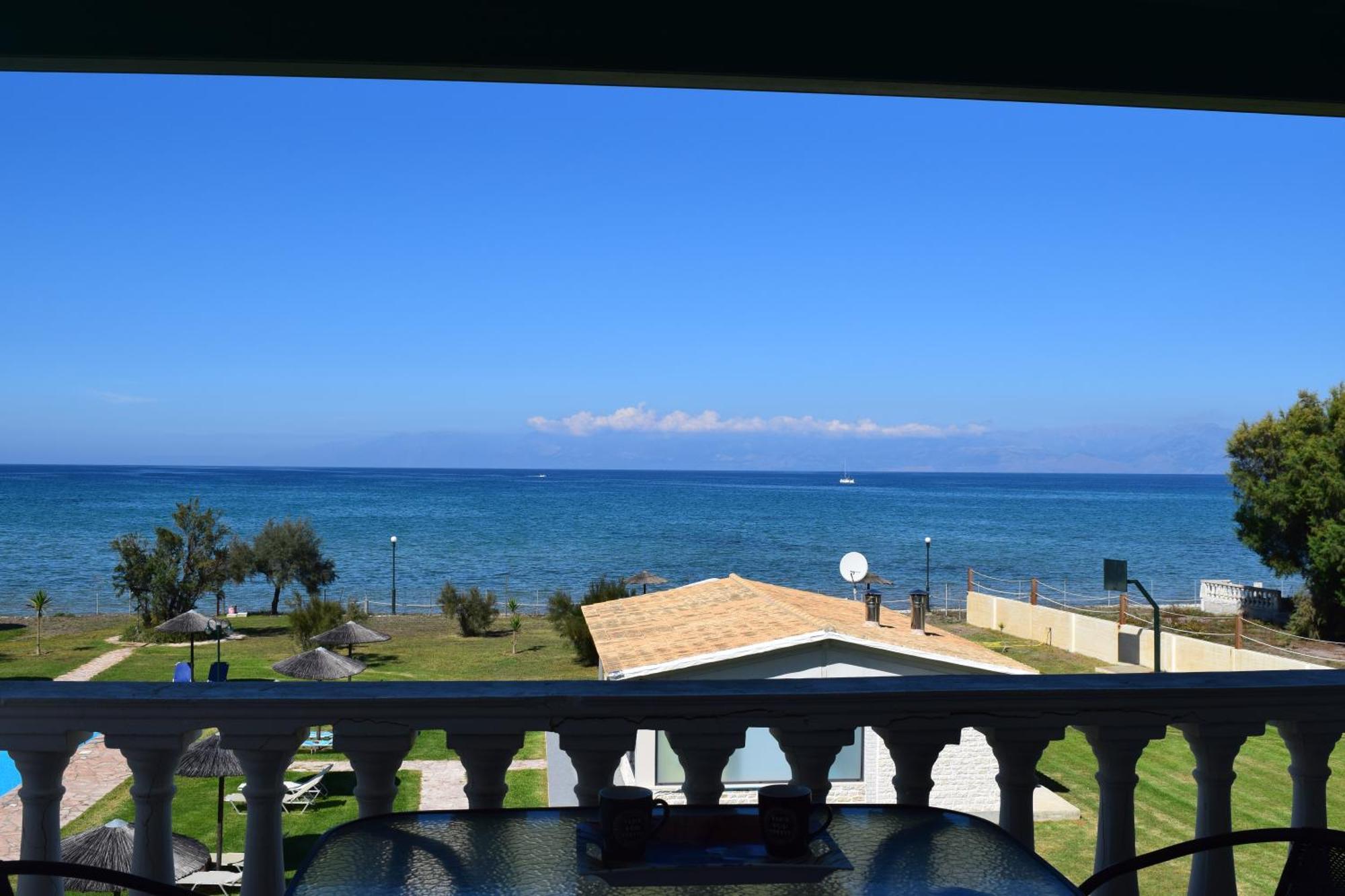 S&C Kosmos Beach Resort Roda  Ngoại thất bức ảnh